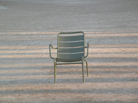  chaise vide, jardin du Luxembourg